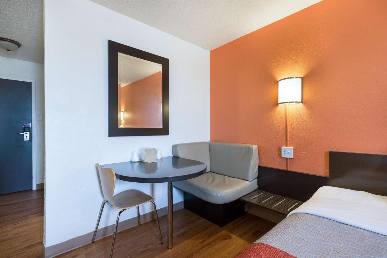Motel 6-Lincoln, Il ภายนอก รูปภาพ